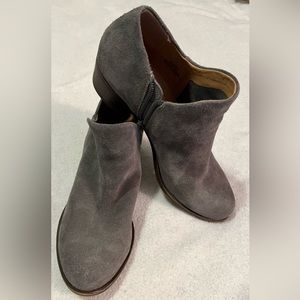 Lucky Brand size 6 (US) Suede woman’s ankle boots with side-zip